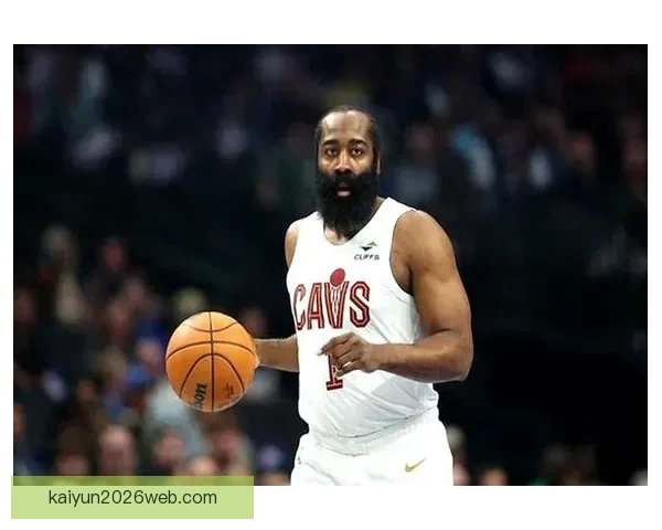 塞克斯顿哈登上演恶意犯规施罗德撞理查兹裆部引争议